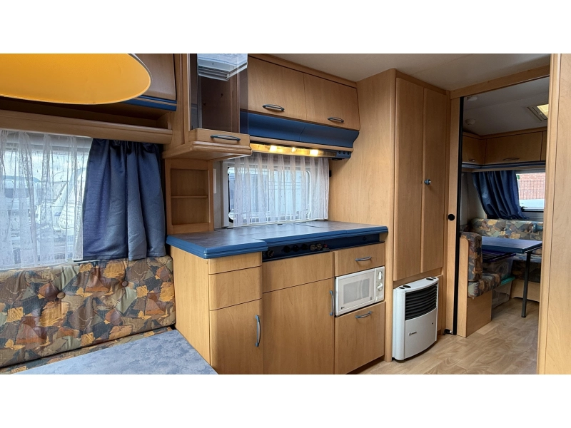 Hobby De Luxe 540 UK kinderkamer rondzit 
