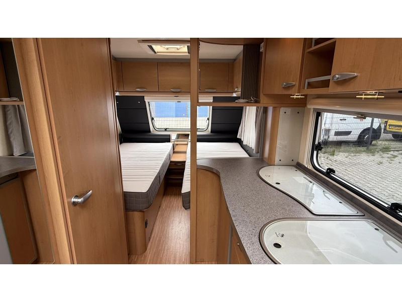 Knaus Sudwind White Edition 500 EU enkele bedden rondzit  foto: 15