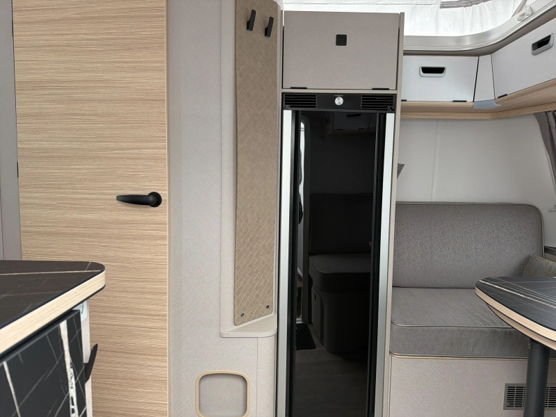 Eriba Touring 630 Urban Hampton Zilver  foto: 2