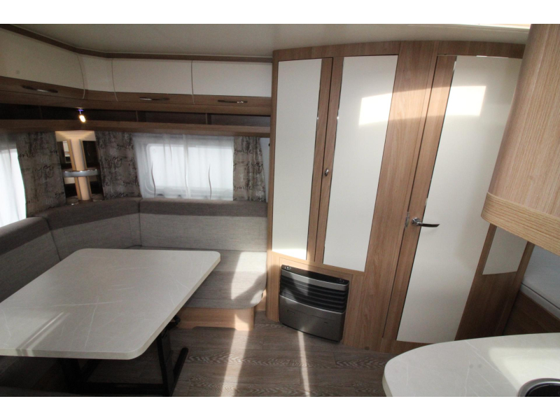 Hobby De Luxe 455 UF Thule 6300 Ultraheat  foto: 5
