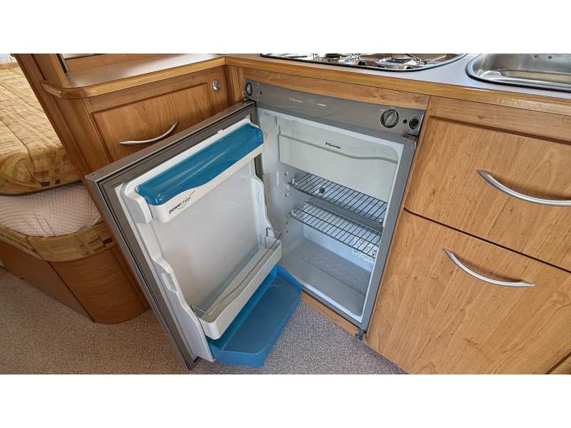 Knaus Blue Line 450 TF frans bed rondzit toilet  foto: 7