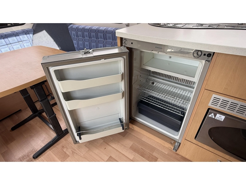 Knaus Sudwind 500 FU frans bed rondzit toilet  foto: 5