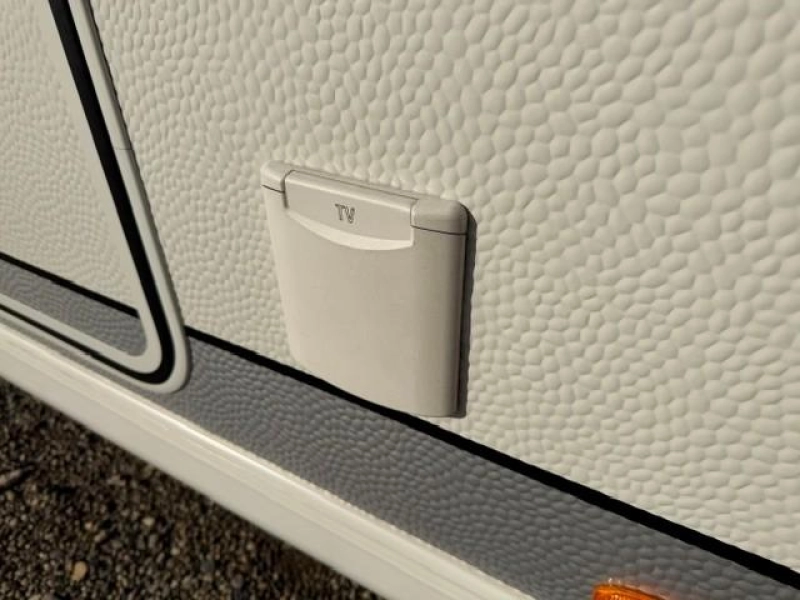 Hobby De Luxe 490 KMF stapelbed zeer compleet  foto: 8