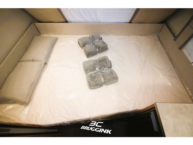 Knaus Sport E-Power Selection 400 QD DWARS BED 210CM AIRCO foto: 8