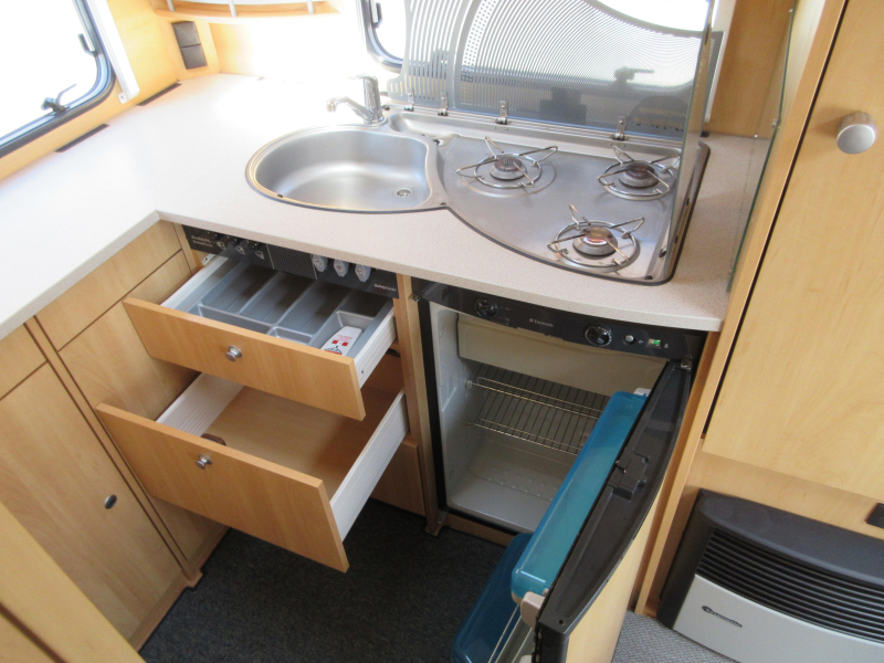 Dethleffs Camper 395 HK LICHTGEWICHT EN MET MOVER  foto: 7