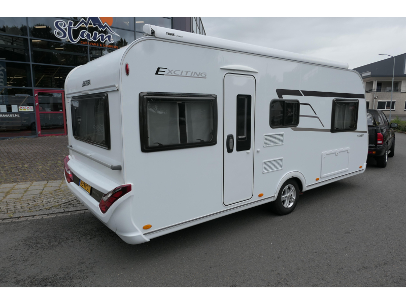 Eriba Exciting 471 ER leveller, mover, luifel  foto: 2