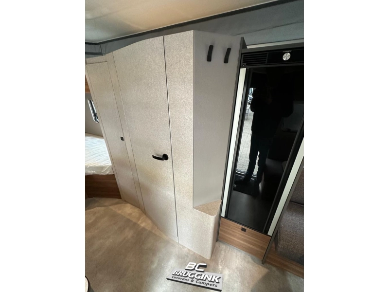 Eriba Feeling 442 V-ENKEL BED 1.800 KG  foto: 8