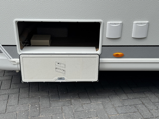 Hobby De Luxe 545 KMF met STAPELBED EN GARAGE **6 Slaapplaatsen/Truma Mover/1e eigenaar/Truma/Lichtmetalen velgen/Zeer nette caravan** foto: 10