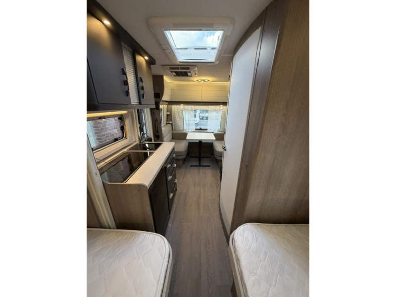 Hobby On Tour 460 DL Mover, Luifel, Airco  foto: 18