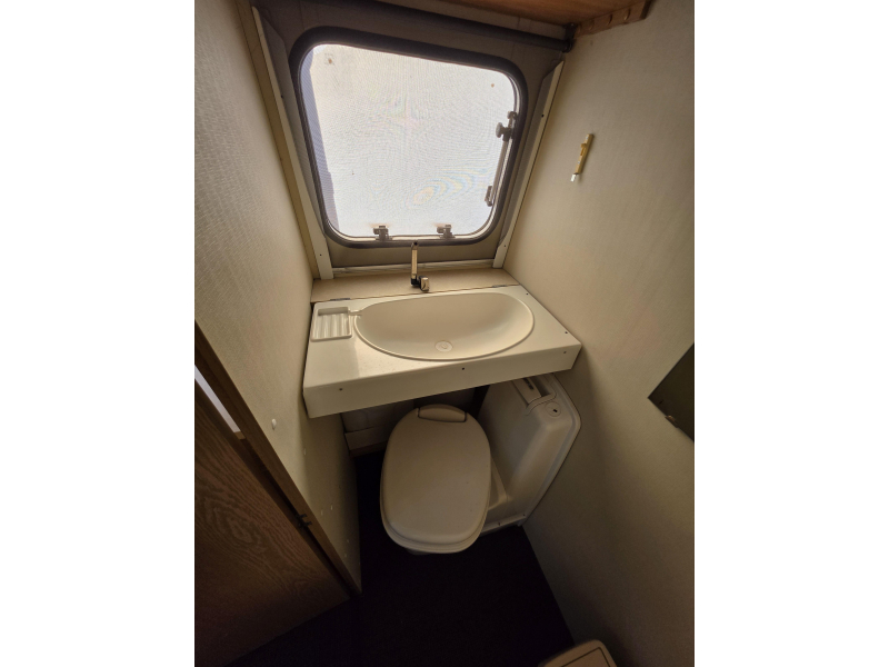Kip Kompakt 420 EK Vaste toilet en voortent!  foto: 12