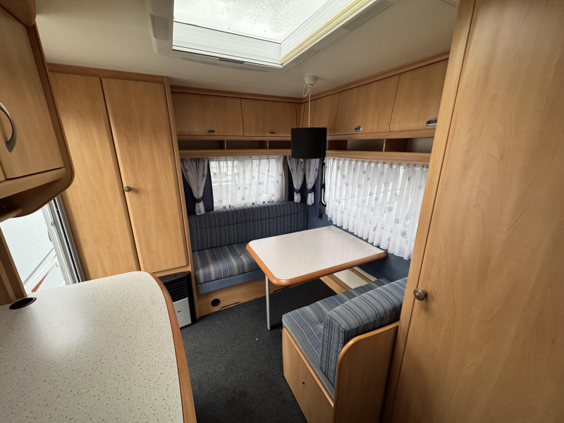 Hobby De luxe Easy 440 SF incl mover en voortent  foto: 8