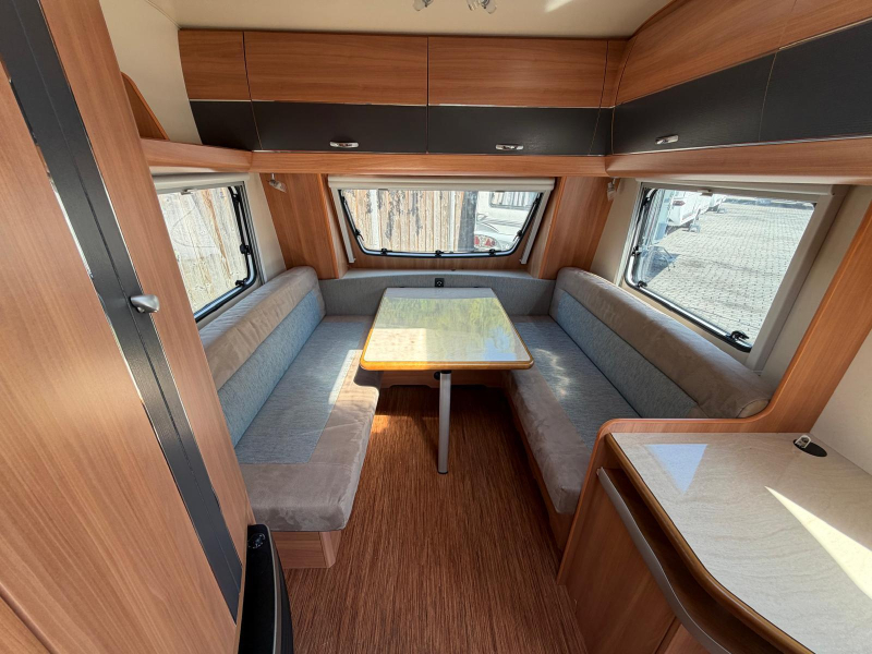 Hobby De Luxe 380 TB Met mover en luifel!  foto: 9