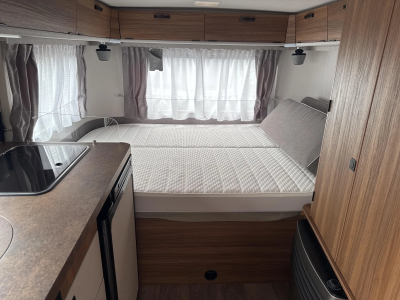 Eriba Touring 530 Legend Hampton zilver 