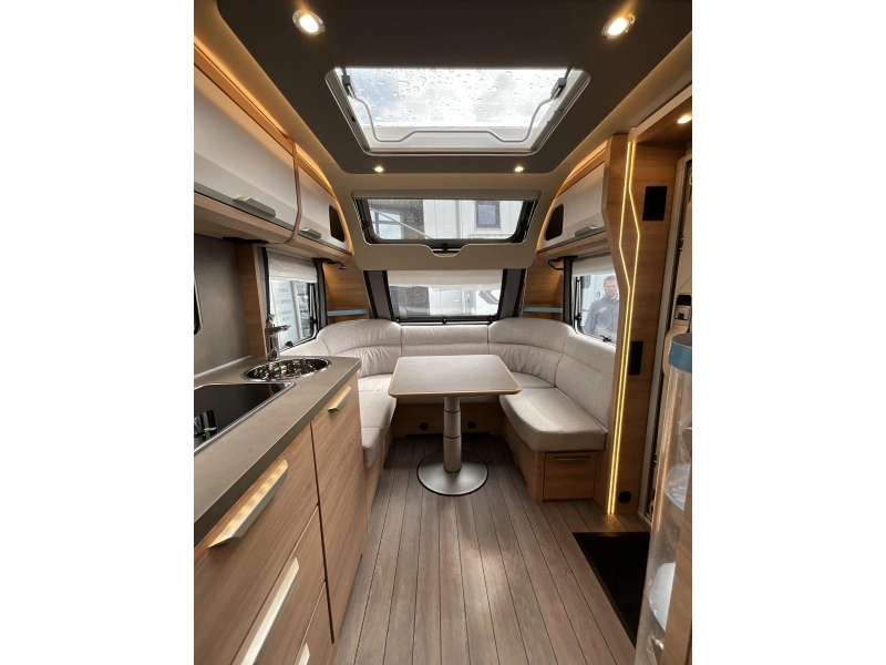 Knaus Sudwind Black Selection 540 UE ENKELE BEDDEN-XL KOELKAST  foto: 4