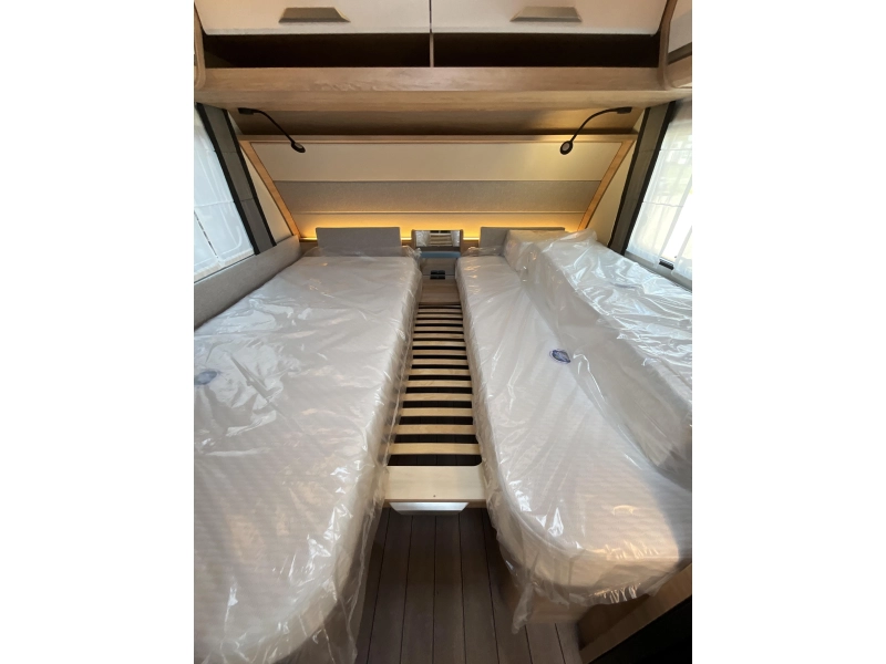 Knaus Sudwind Black Selection 460 EU ENKELE BEDDEN-DESIGN  foto: 8