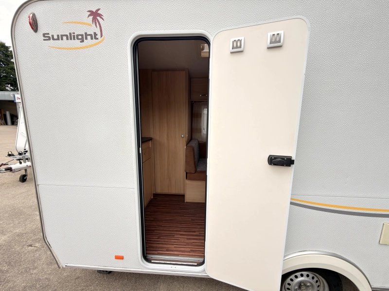 Sunlight Njoy 42 D +mover+voortent+Fietsdrag 