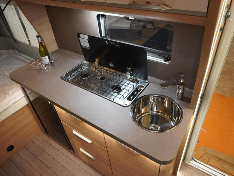 Knaus Sudwind Black Selection 420 QD COMPACT EN GROTE KEUKEN !  foto: 14