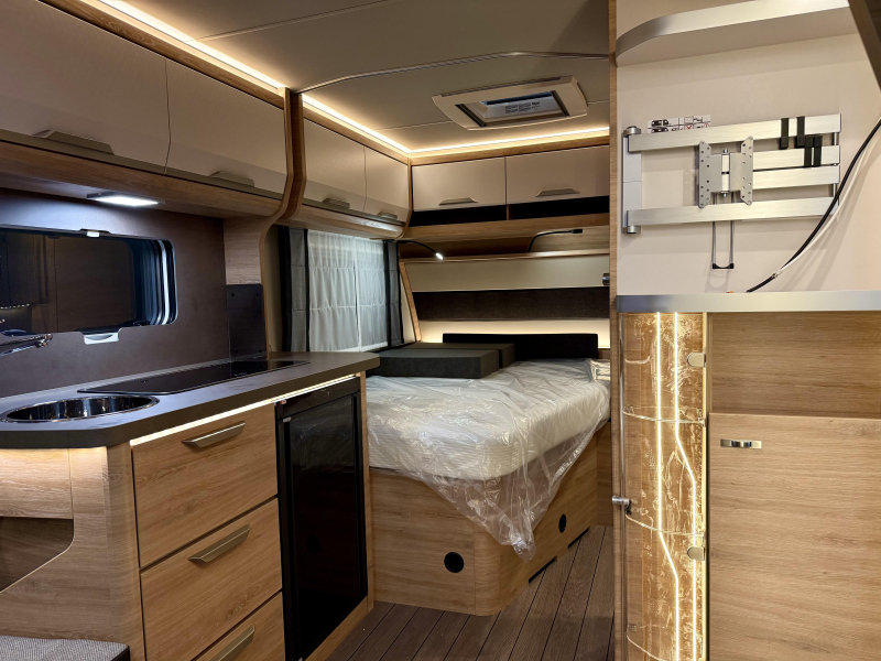 Knaus Sudwind Black Selection 450 FU model 2027 