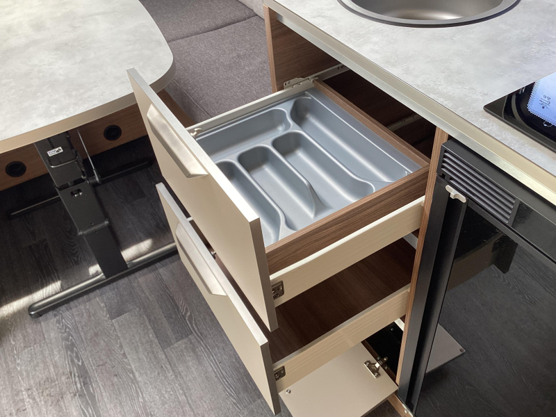 Knaus Sport E-Power Selection 450 FU mover/airco/omnistor  foto: 12