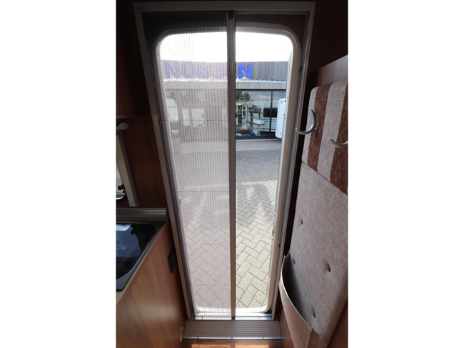 Bürstner Averso 495 TK Stapelbed / Voortent foto: 18