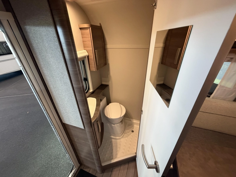 Knaus Sport 400 QD mover / voortent  foto: 11