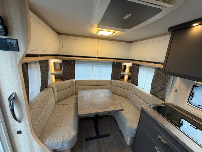 Hobby 460 UFE Zeer compleet  foto: 3