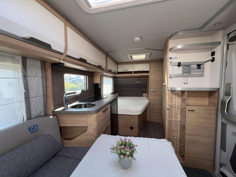 Knaus Sudwind 60 Years 450 FU voortent audioinstallatie  foto: 2