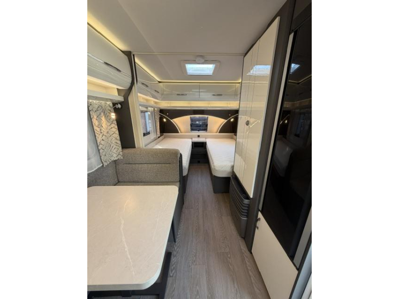 Hobby Excellent 460 SL Incl. Mover en Voortent  foto: 11