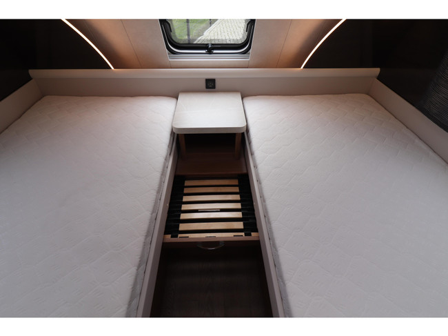 Hobby Excellent 495 UL Enkel bed/ Thule luifel foto: 8
