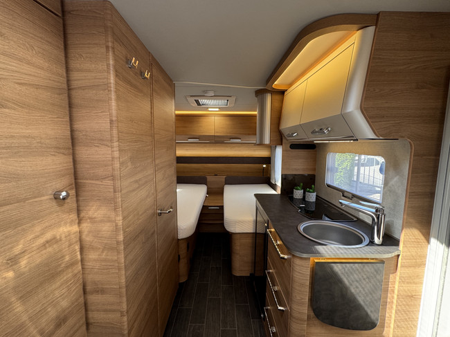 Tabbert Da Vinci 460E ENKELE BEDDEN **Mover/Zakluifel/Fietsendrager/Duo-Control/Vloerverwarming/Compleet/Zeer nette caravan** foto: 18