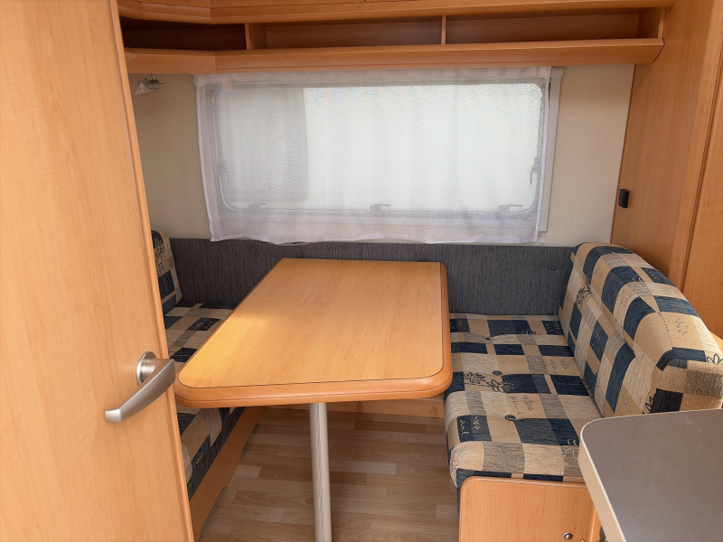 Hobby De Luxe 400 SF Mover/Voortent/Fietsdr.  foto: 9