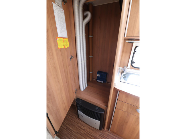 Bürstner Averso 495 TK Stapelbed / Voortent foto: 16