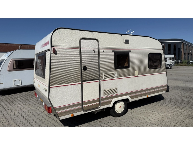 Dethleffs Camper 440 T treinzit vast bed toilet  foto: 12