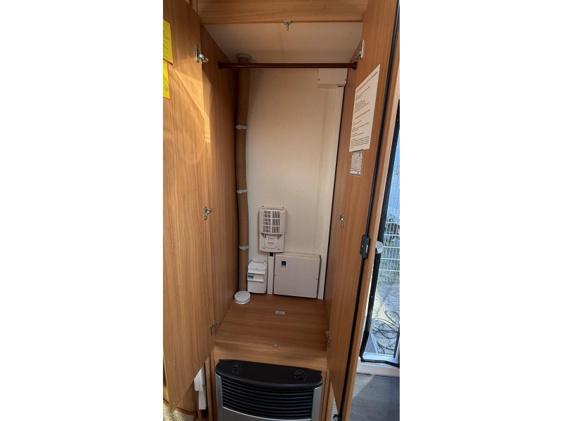 Hobby De Luxe 460 UFE frans bed rondzit toilet  foto: 8