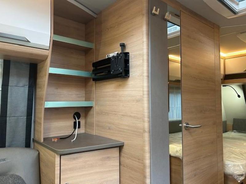 Knaus Sudwind Black Selection 460 EU  foto: 5