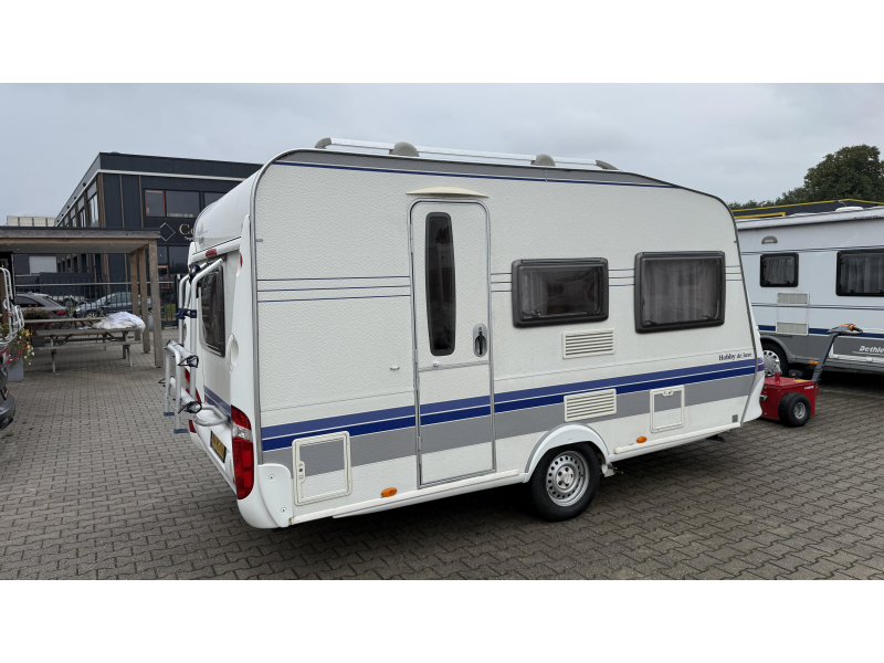 Hobby De Luxe 400 SF treinzit vast bed toilet  foto: 11