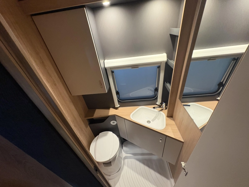 Knaus Sport Platinum 500 QDK stapelbed / dwarsbed  foto: 11