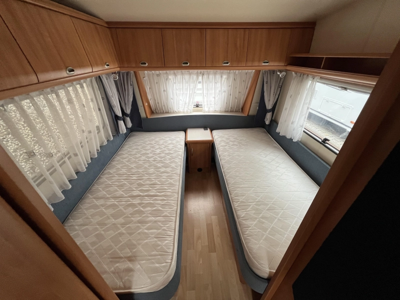 Hobby De luxe Easy 540 UL enkele Bedden Mover Airco  foto: 5