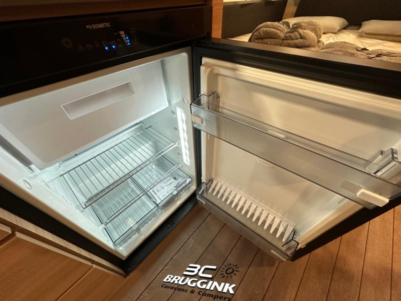 Knaus Sudwind 60 Years 450 FU FRANS BED EN RONDZIT  foto: 8