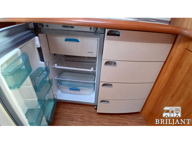 Hobby 560 UFE caravan fransbed/rondzit foto: 20