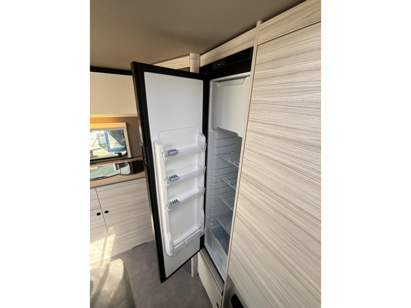 Dethleffs C'Joy Active 420 QSH COMPACT-XL KOELKAST  foto: 10
