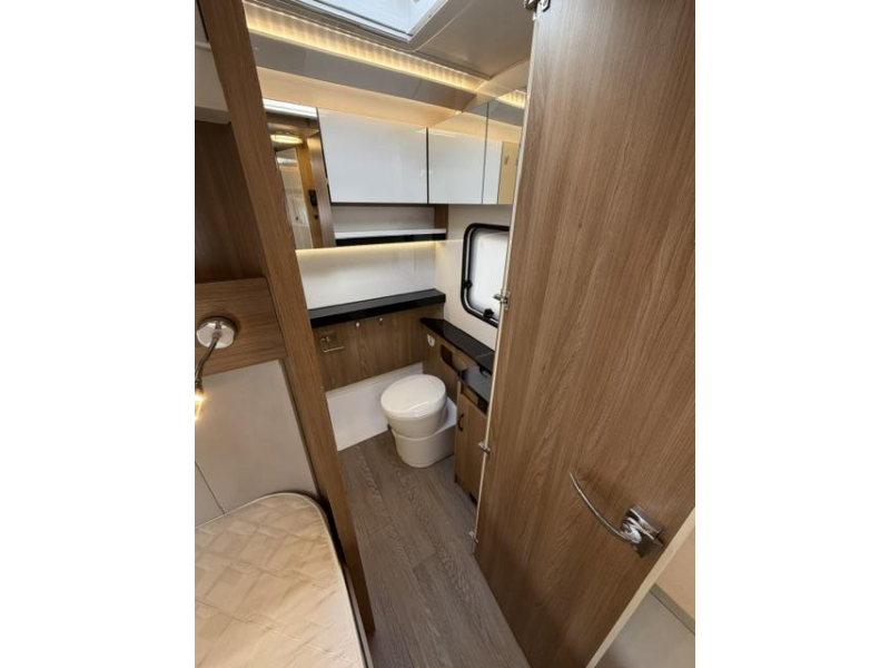 Hobby Excellent 560 WFU Incl. Mover en Luifel  foto: 18