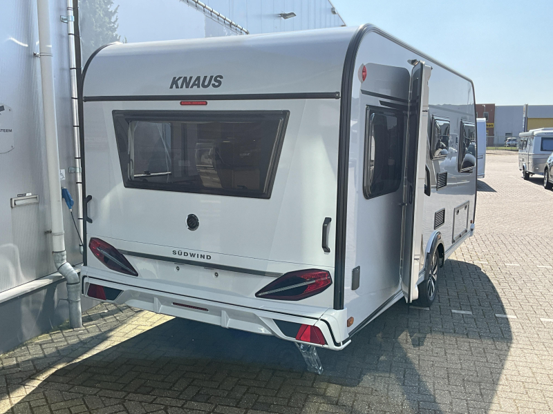 Knaus Sudwind Black Selection 460 EU MOVER-VOORRAAM-VLOERVERW 