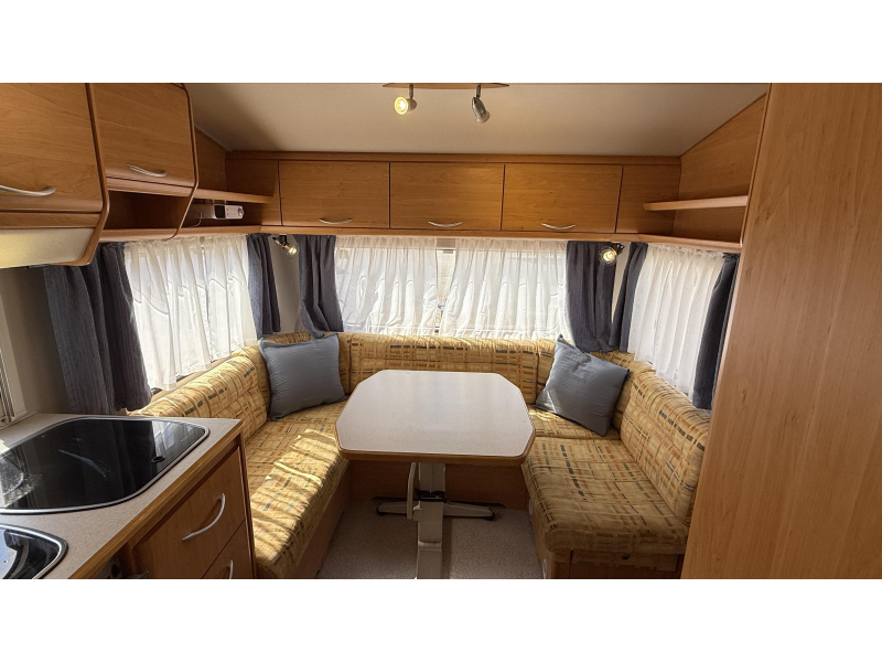 Knaus Blue Line 450 TF frans bed rondzit toilet 
