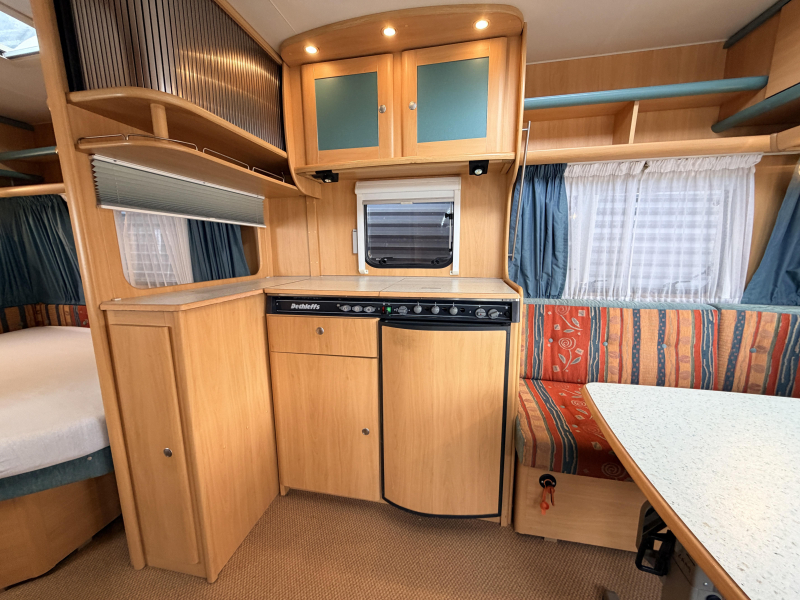Dethleffs Summer Edition 450 Mover, Fransbed tent 