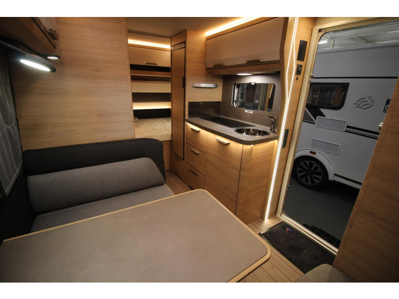 Knaus Sudwind Black Selection 420 QD Dwarsbed & Hoge koelkast!  foto: 11