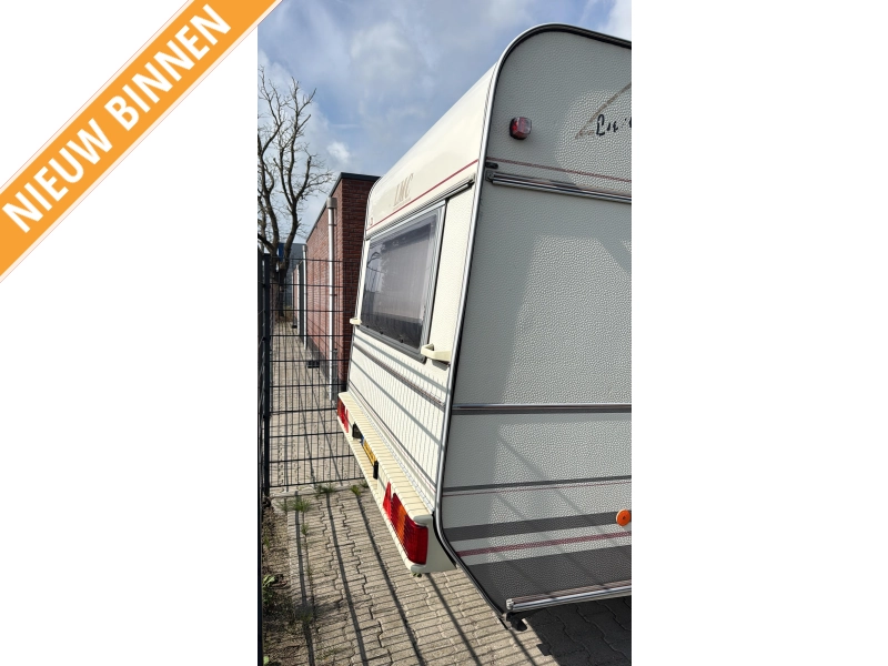 LMC Luxus 390 P zit bed toilet  hoofdfoto: 1