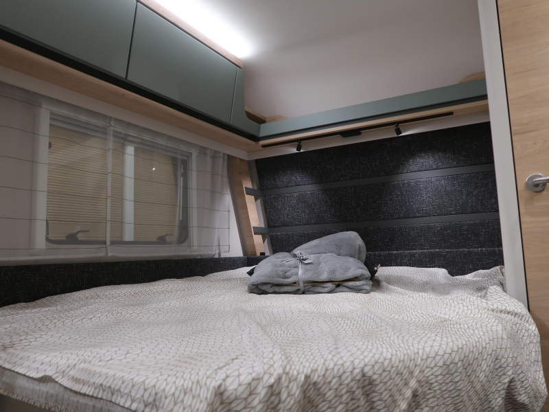 Dethleffs Camper 560 FMK STAPELBED EN RONDZIT!  foto: 15