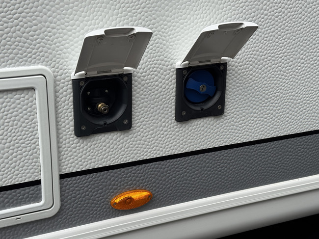 Hobby De Luxe 545 KMF met STAPELBED EN GARAGE **6 Slaapplaatsen/Truma Mover/1e eigenaar/Truma/Lichtmetalen velgen/Zeer nette caravan** foto: 11
