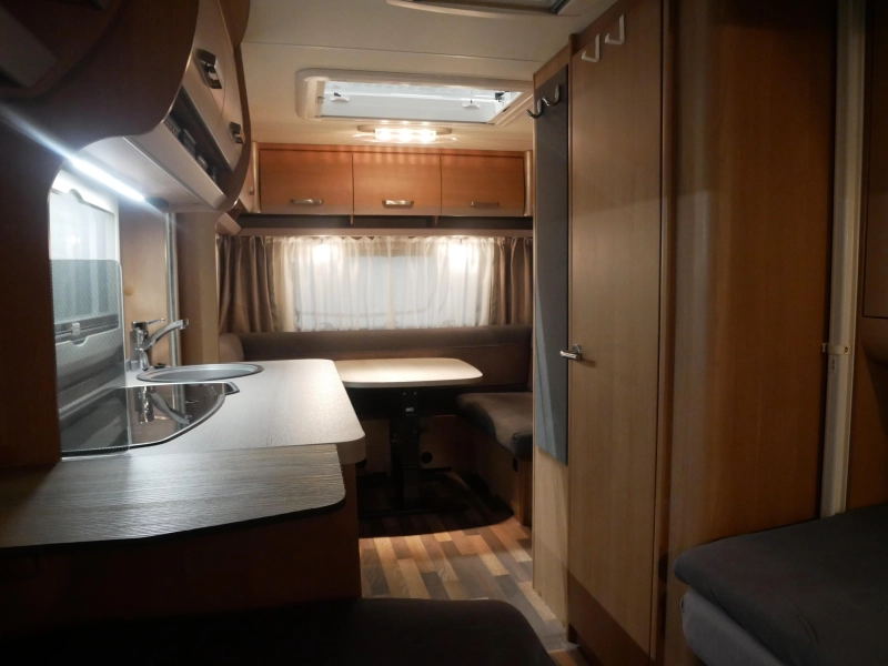 Knaus Sport 460 EU Mover levelsysteem luifel  foto: 15